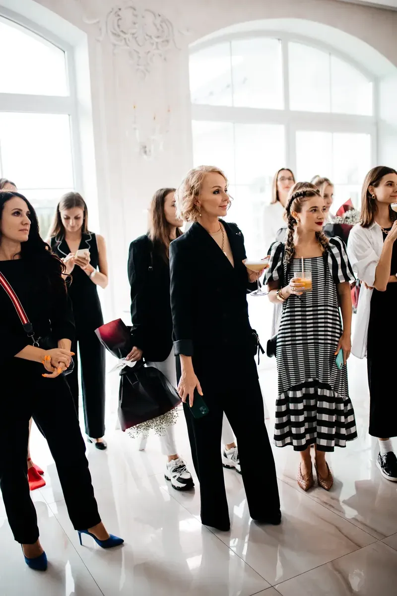 Convidados em networking na inauguração da sede da BrainRocket em Portugal