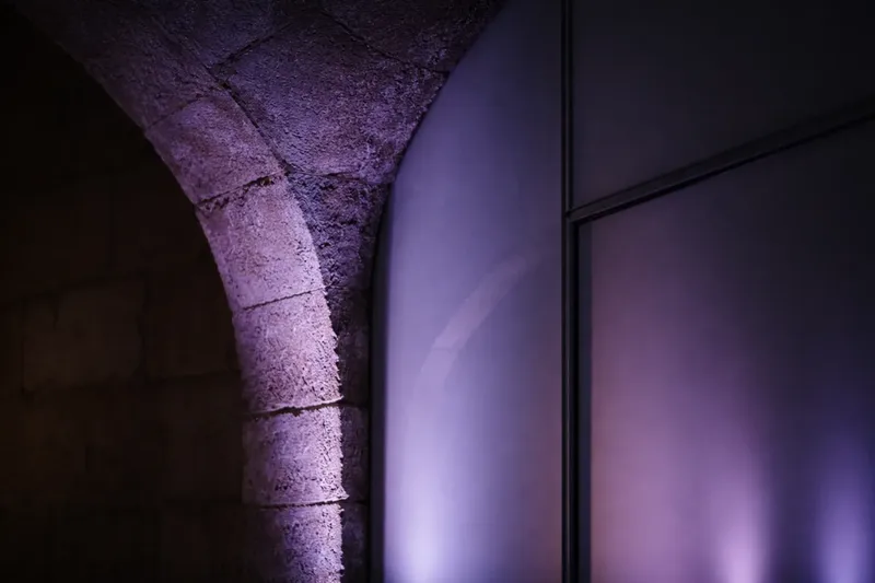 Pormenor arquitetónico de um espaço de eventos de gama alta em Portugal