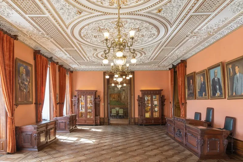 Sala Dourada at Palácio da Bolsa, showing the gold-leaf neoclassical executive dining room set up by BTQ Events for an 80-guest board-level corporate dinner