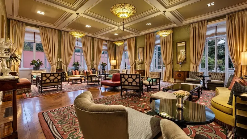 A Sala Quatro Estações do Vidago Palace — lounge ao estilo de um salão literário do século XVIII