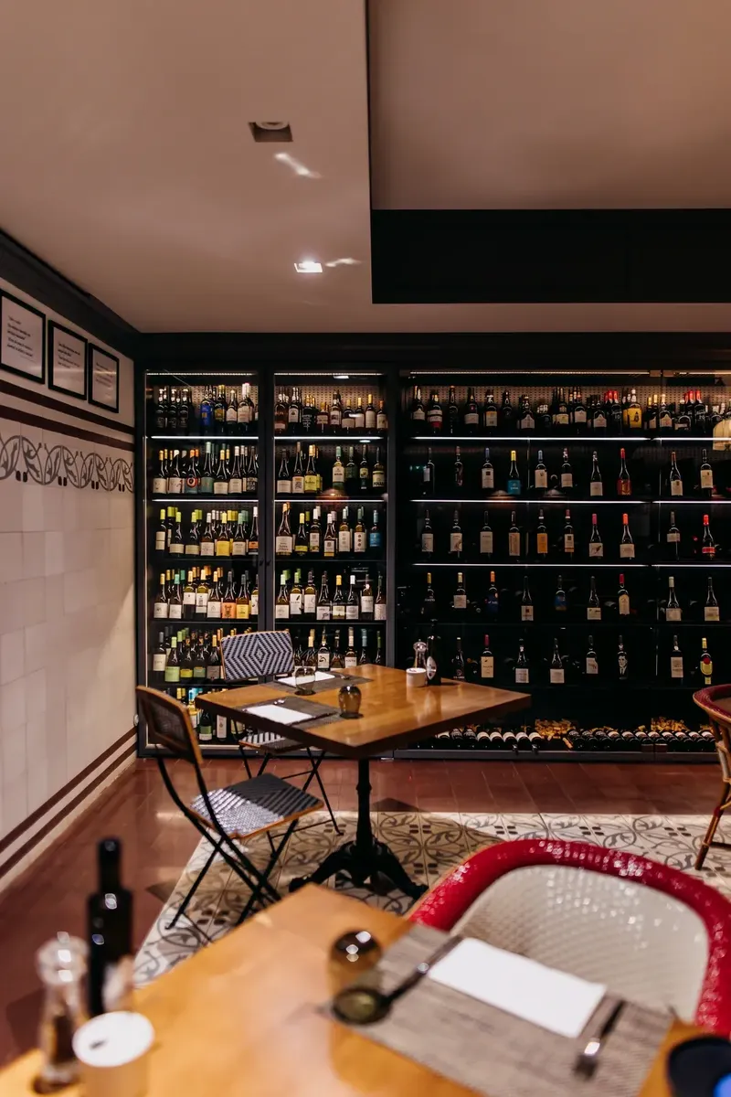 A Adega do Vidago Palace, um espaço subterrâneo com tapas portuguesas e espanholas expostas